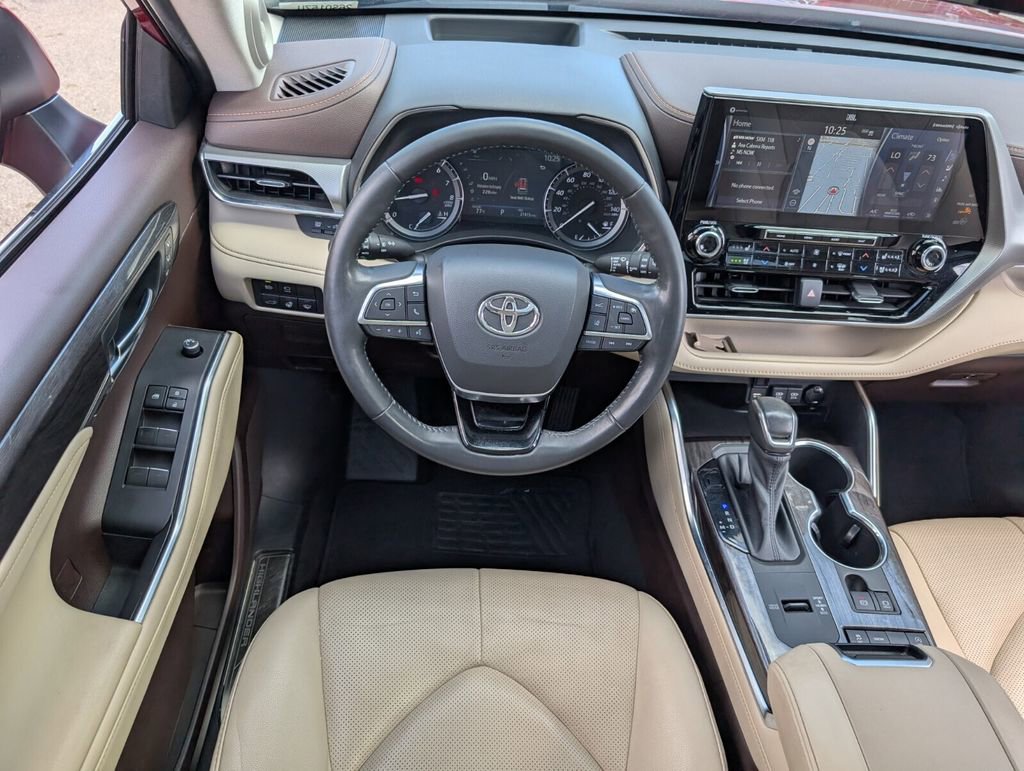 Used 2021 Toyota Highlander Platinum image 13
