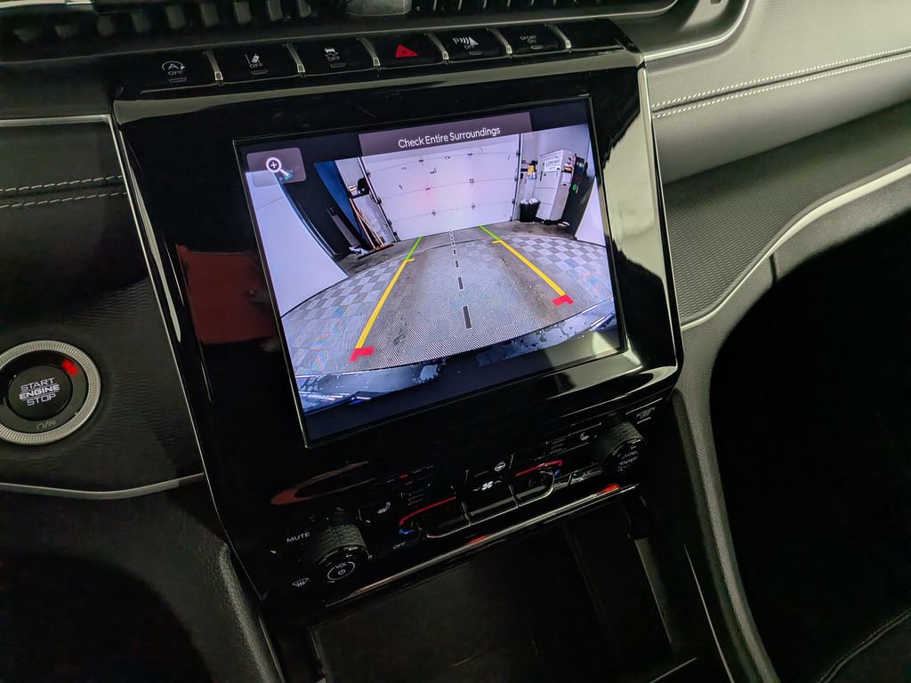 New 2025 Jeep Grand Cherokee Altitude image 27