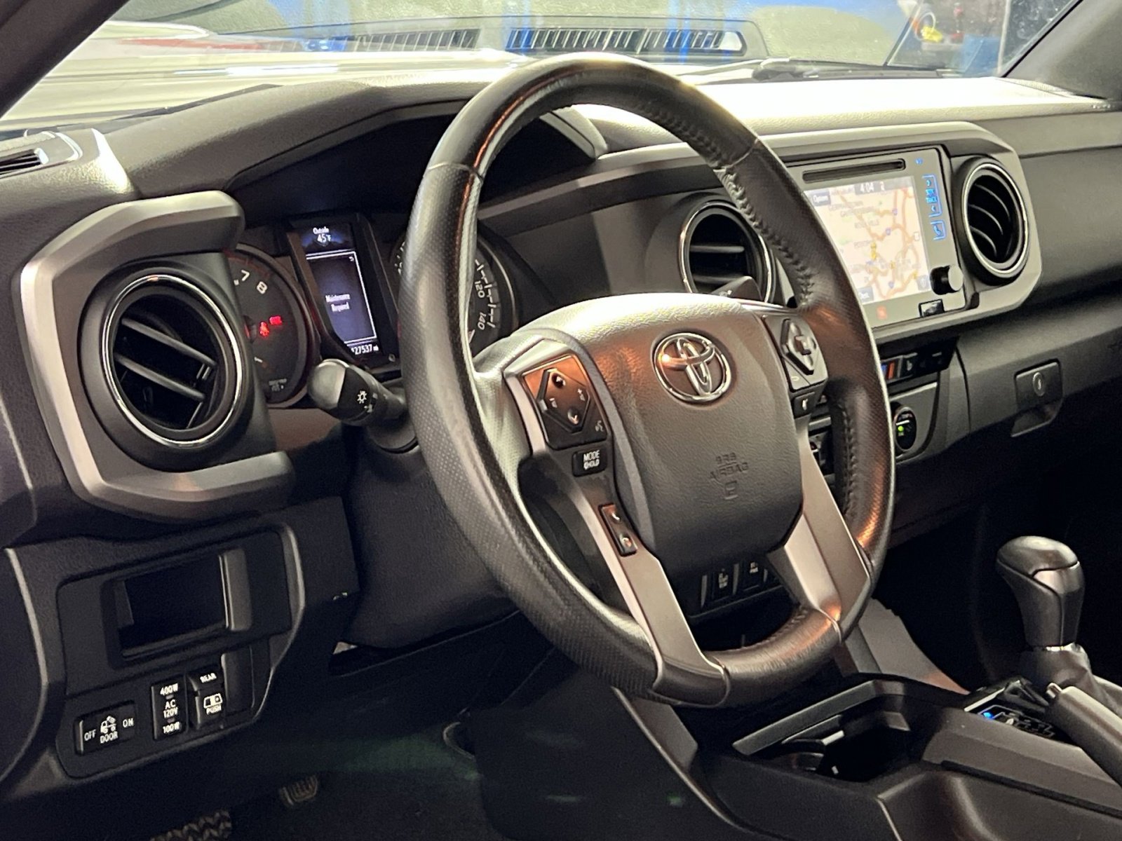 Used 2017 Toyota Tacoma TRD Sport image 16