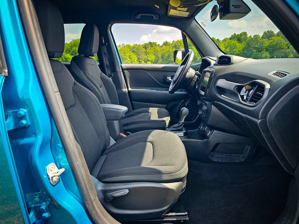 Used 2022 Jeep Renegade Altitude AWD/4WD image 37