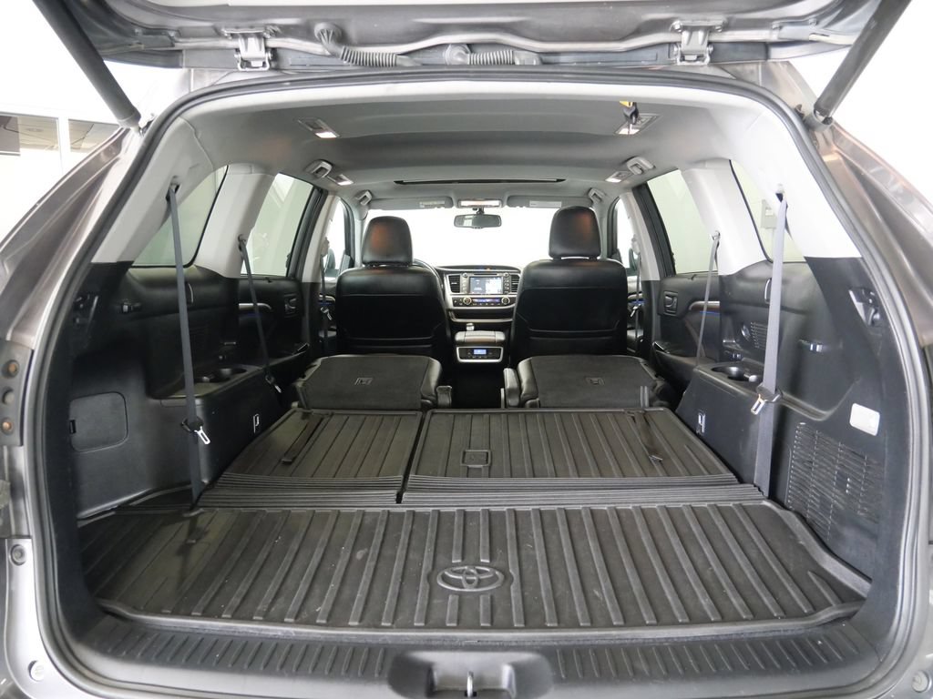 Used 2016 Toyota Highlander Limited AWD/4WD image 30