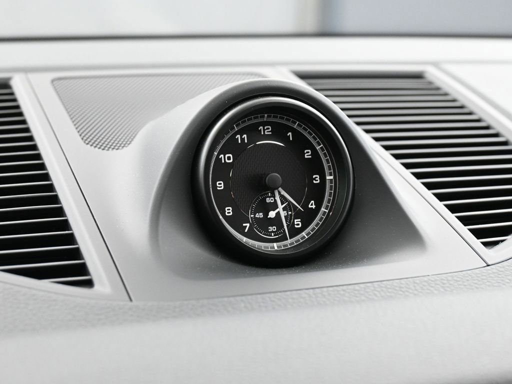 Certified 2025 Porsche Macan image 20