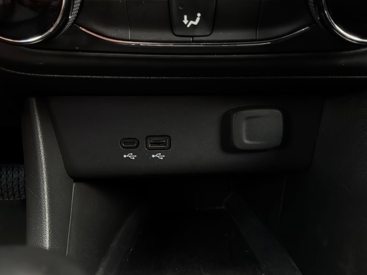 Used 2025 Buick Encore GX Preferred AWD/4WD image 24