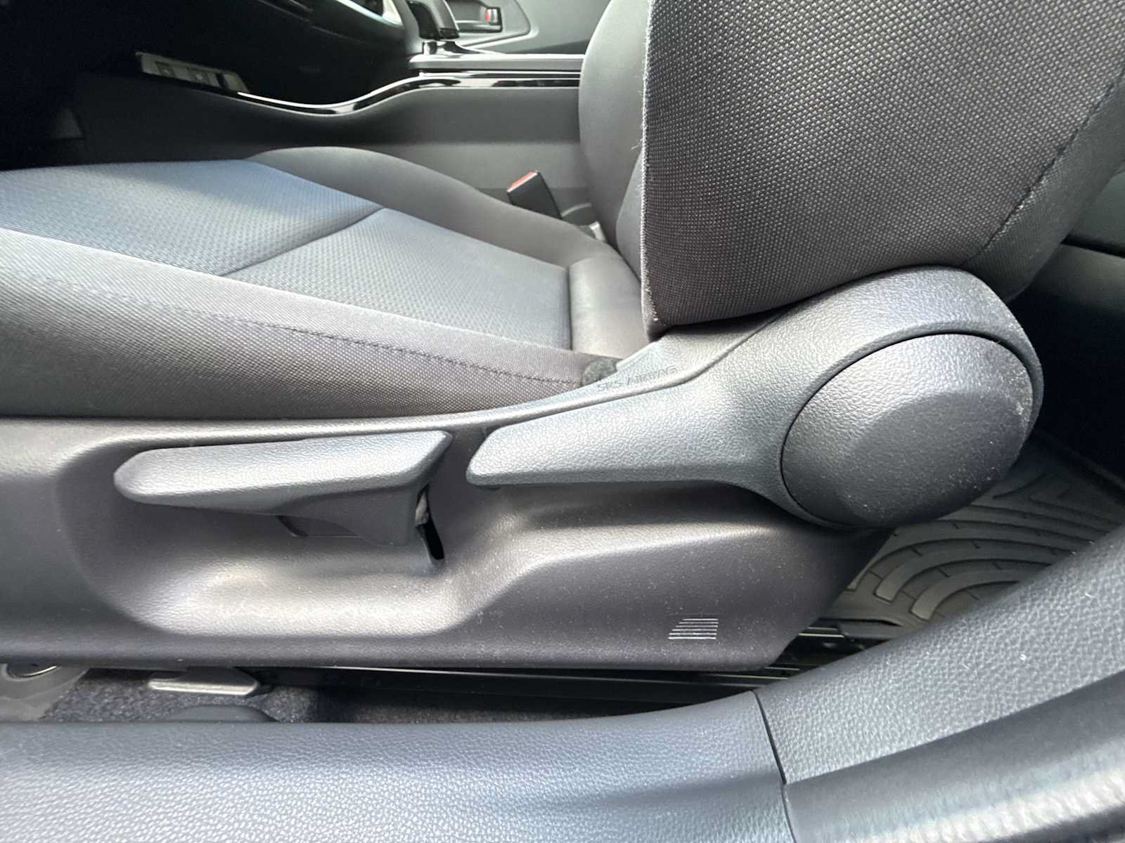 Used 2024 Toyota Prius LE FWD image 13