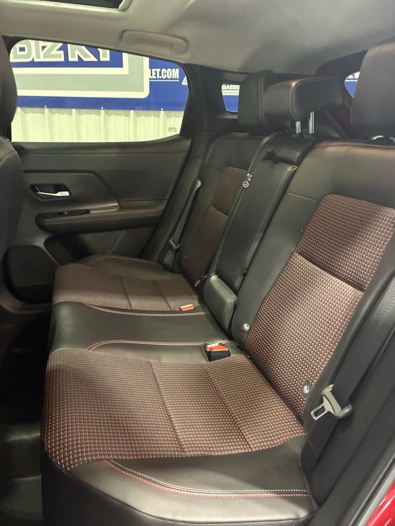 Used 2025 Nissan Kicks SR w/ SR Premium Package FWD image 33