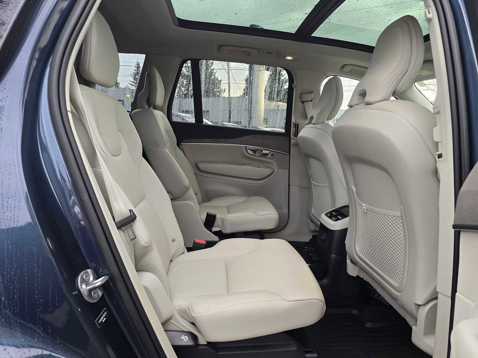 Certified 2023 Volvo XC90 T8 Plus w/ Protection Package Premier image 12