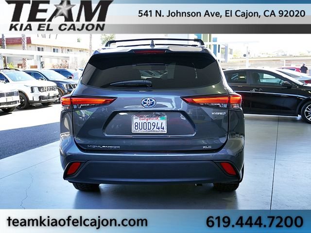 Used 2021 Toyota Highlander XLE AWD/4WD image 8