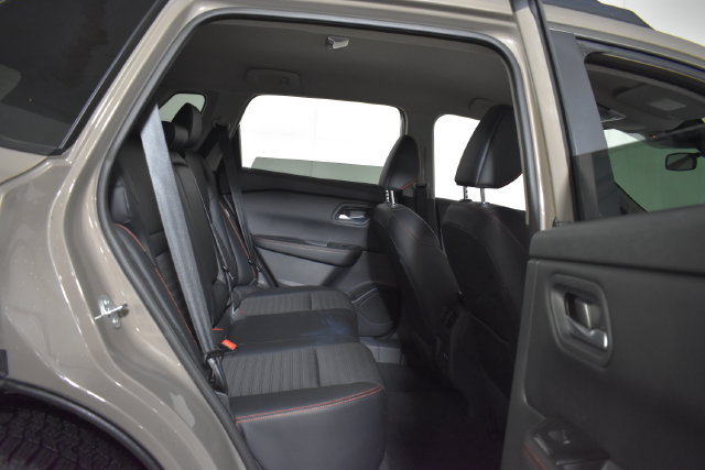 Certified 2025 Nissan Rogue SV AWD/4WD image 32