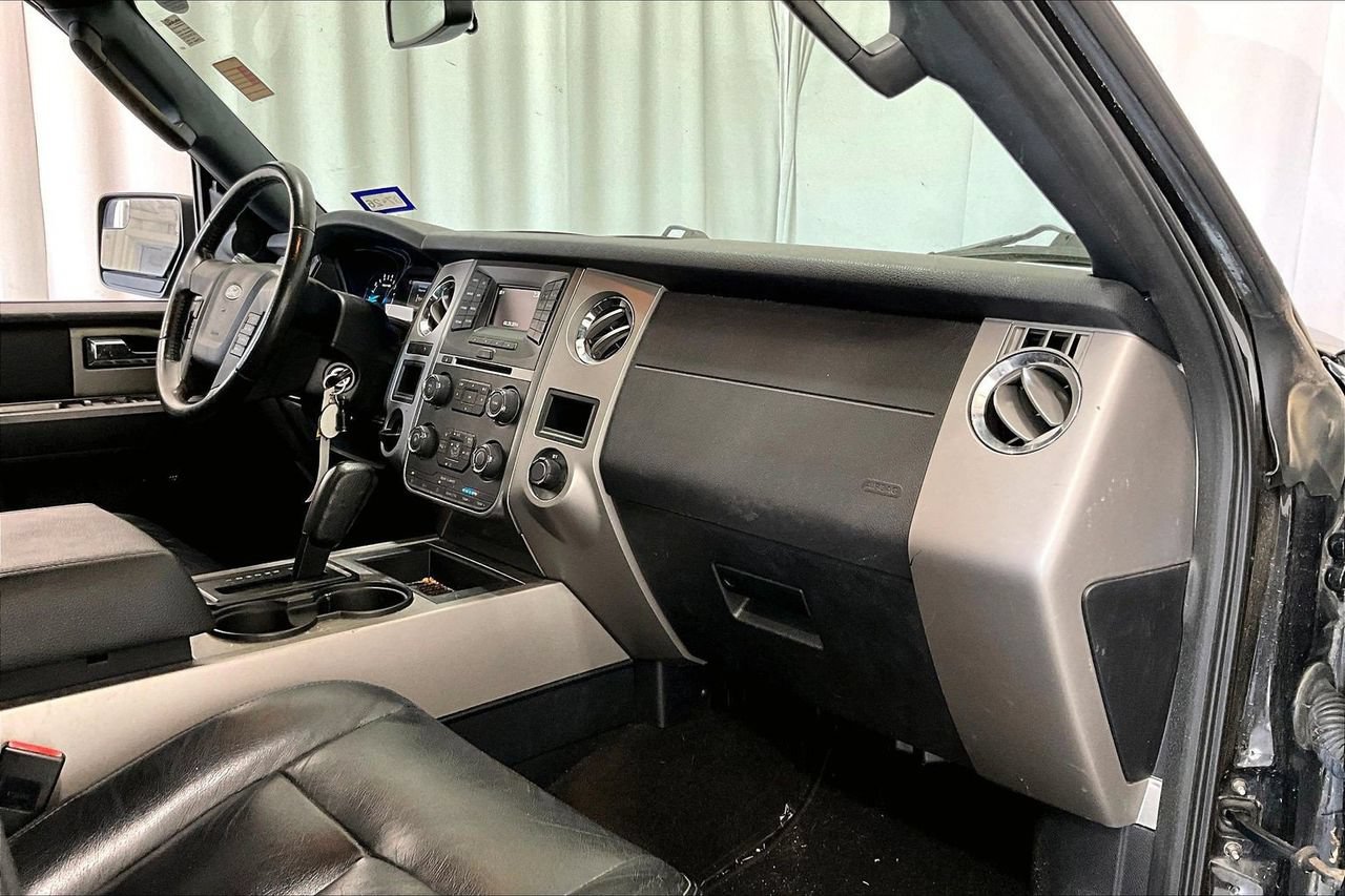 Used 2016 Ford Expedition XLT RWD image 28