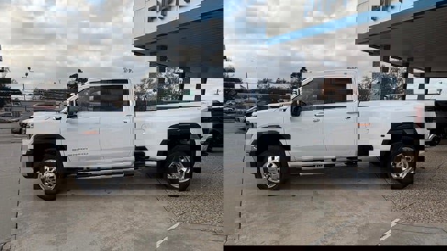 New 2026 GMC Sierra 3500 SLT w/ SLT Convenience Package image 4