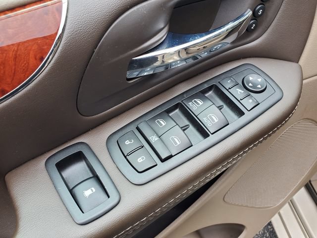 Used 2015 Chrysler Town & Country Limited Platinum FWD image 20
