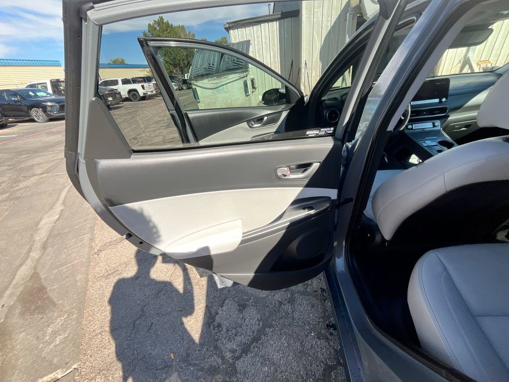 Used 2023 Hyundai Kona Limited image 13