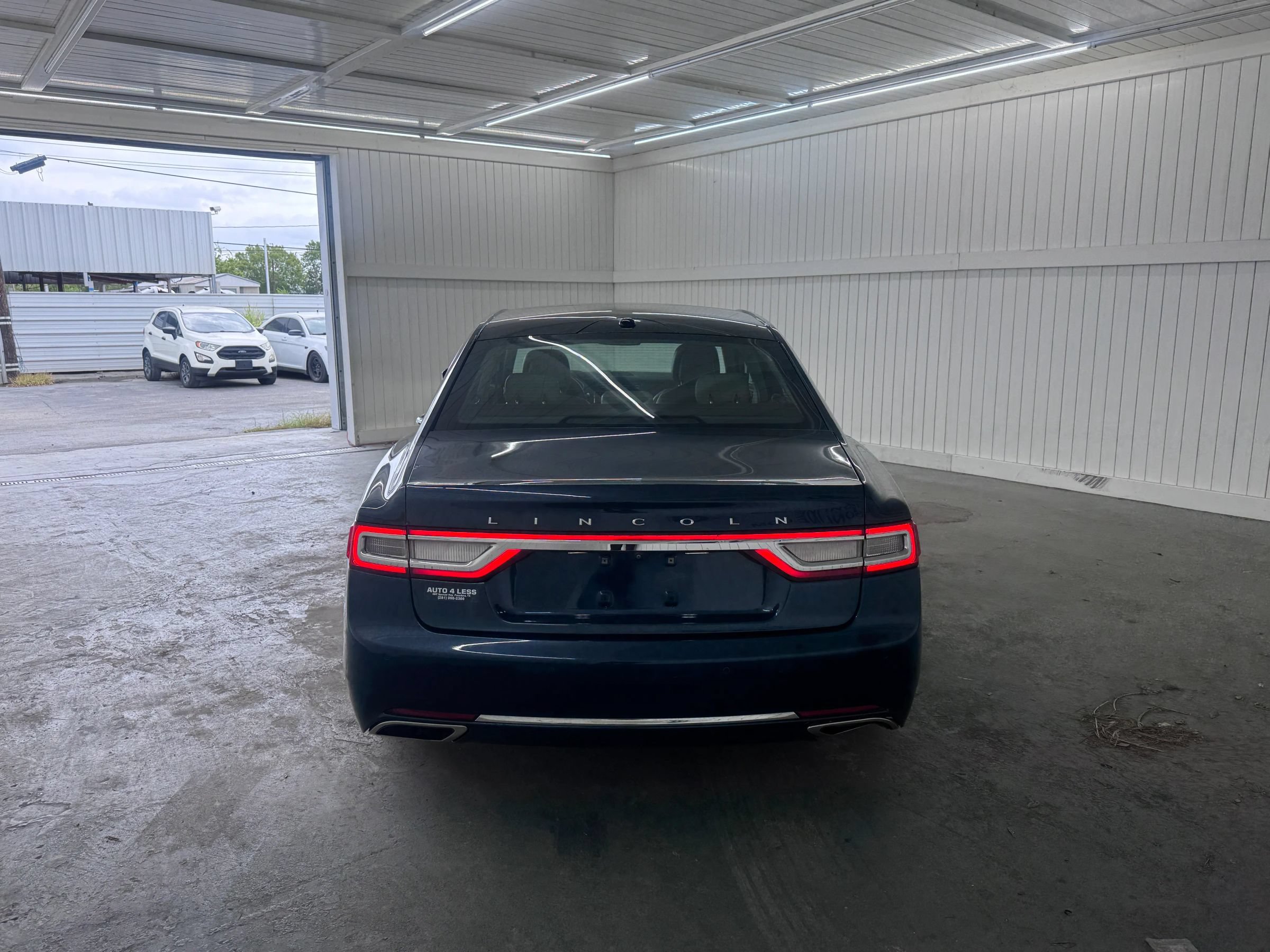 Used 2017 Lincoln Continental Select w/ Climate Package AWD/4WD image 6