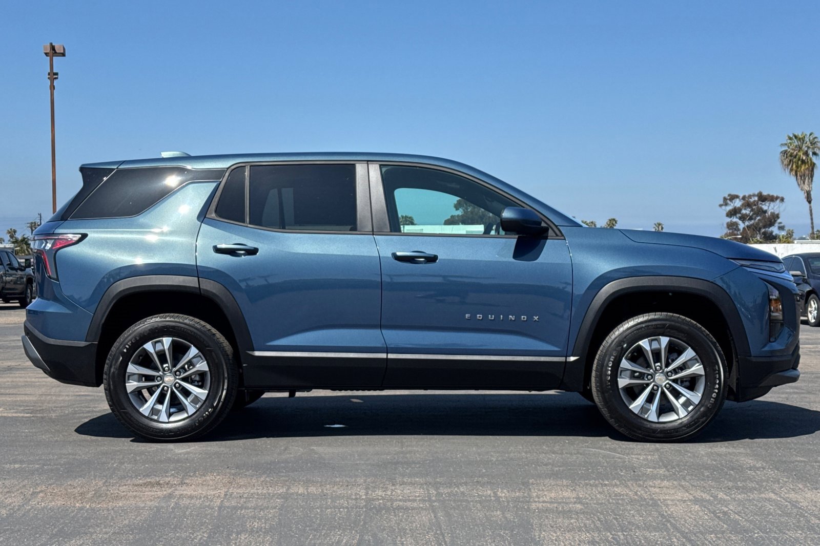 New 2025 Chevrolet Equinox LT image 3