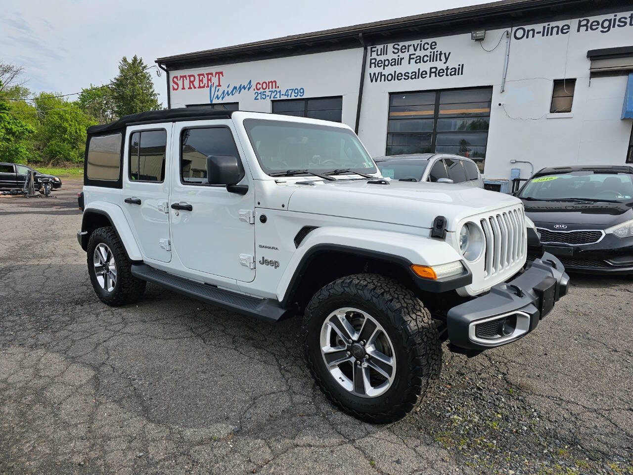 Used 2018 Jeep Wrangler Unlimited Sahara AWD/4WD image 1