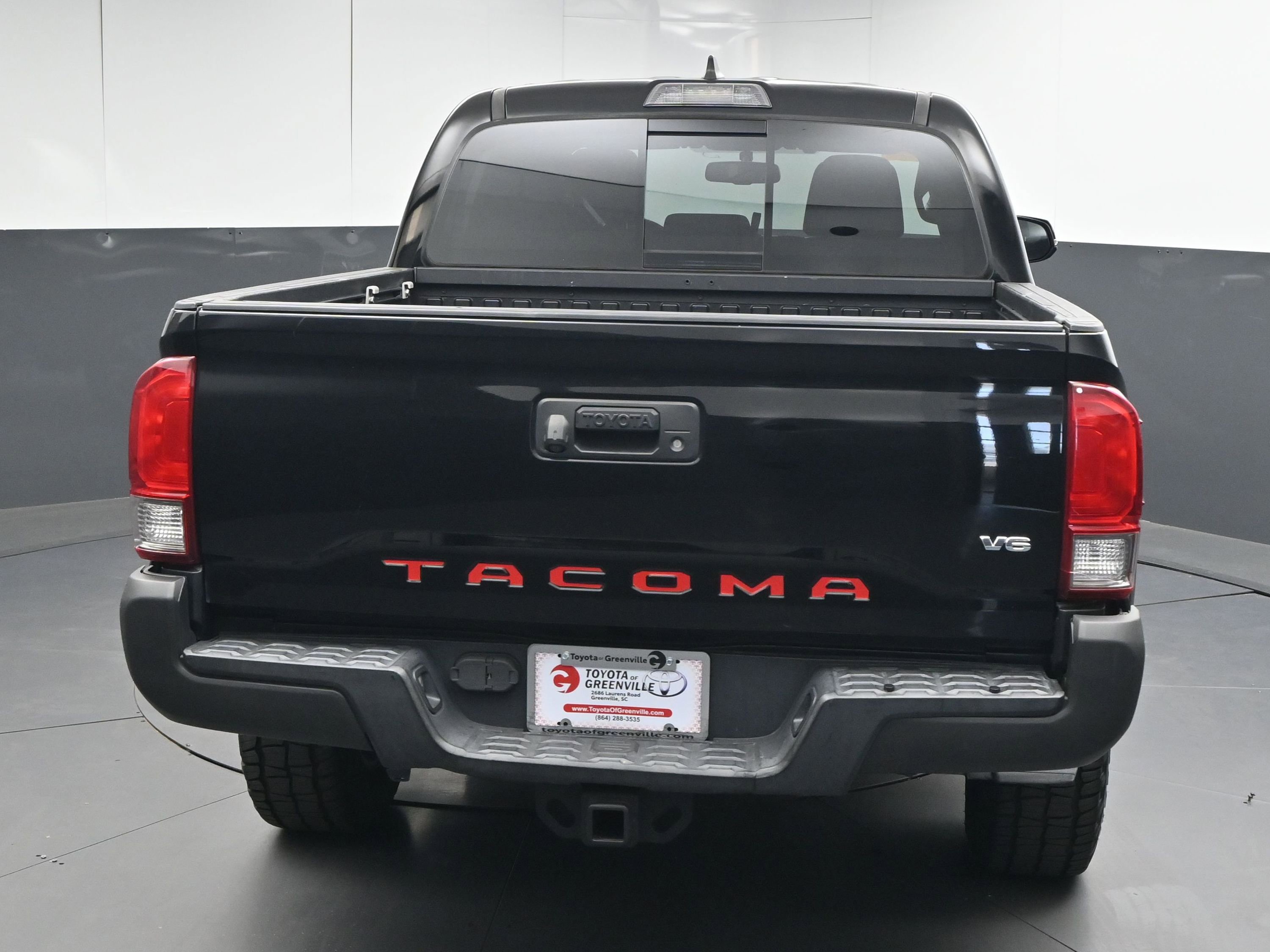 Used 2017 Toyota Tacoma TRD Sport image 4