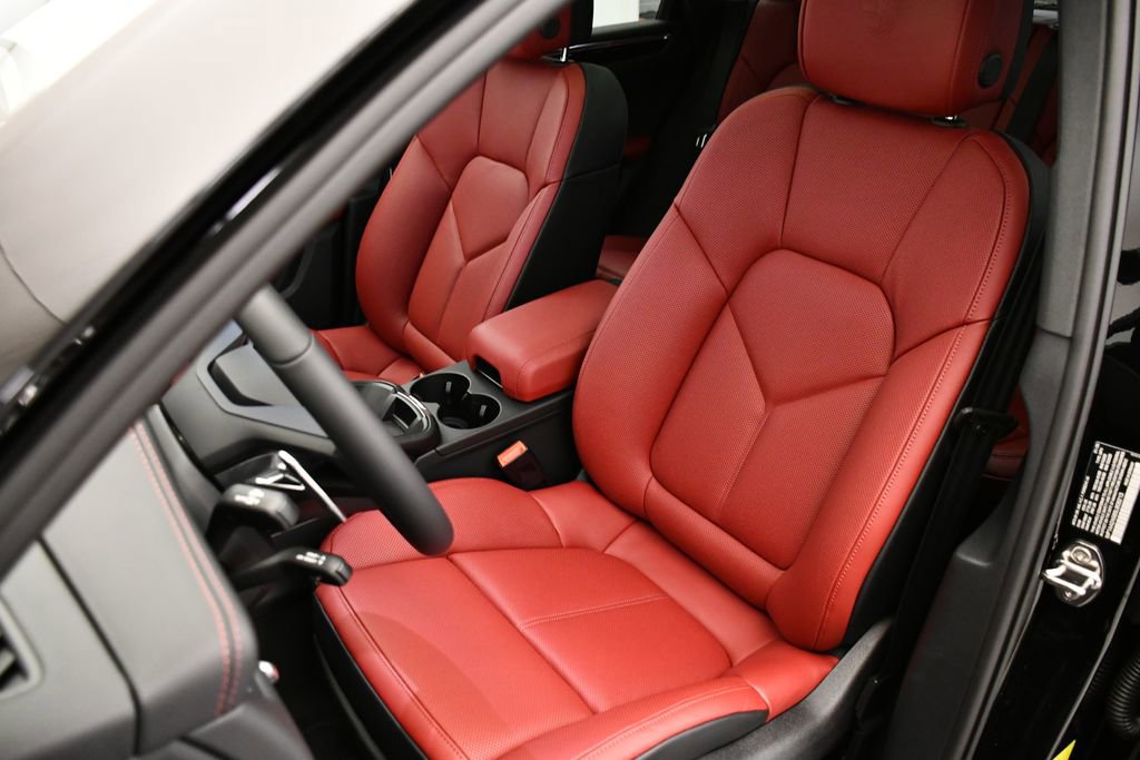 Used 2025 Porsche Macan Turbo image 36