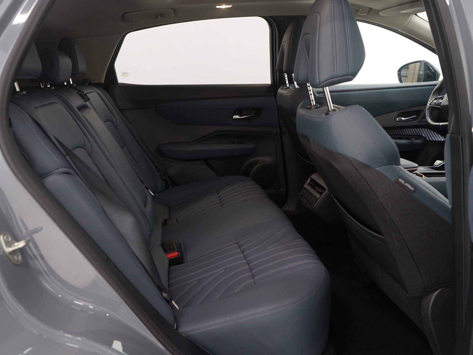 Used 2024 Nissan Ariya AWD image 13