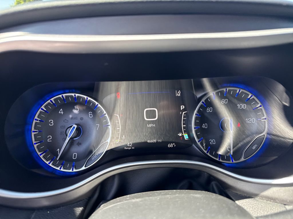 Used 2023 Chrysler Pacifica Touring-L FWD image 18