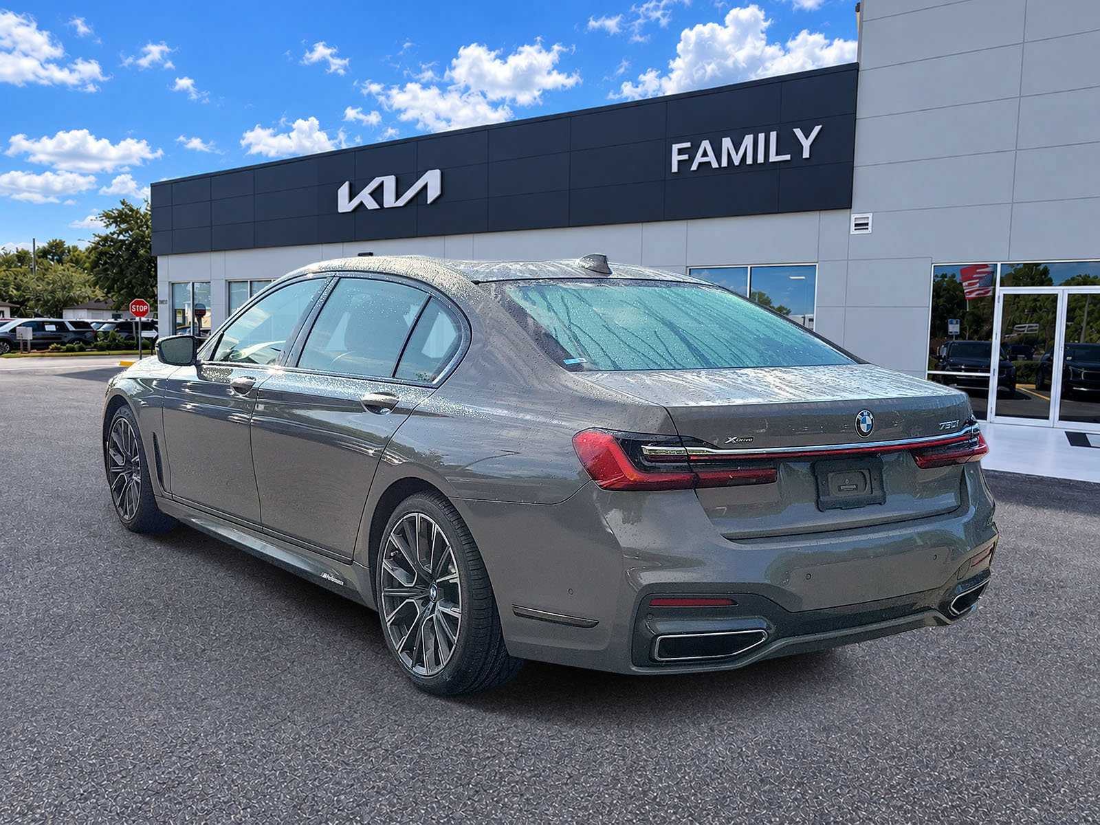 Used 2020 BMW 750i xDrive w/ Executive Package AWD/4WD image 4
