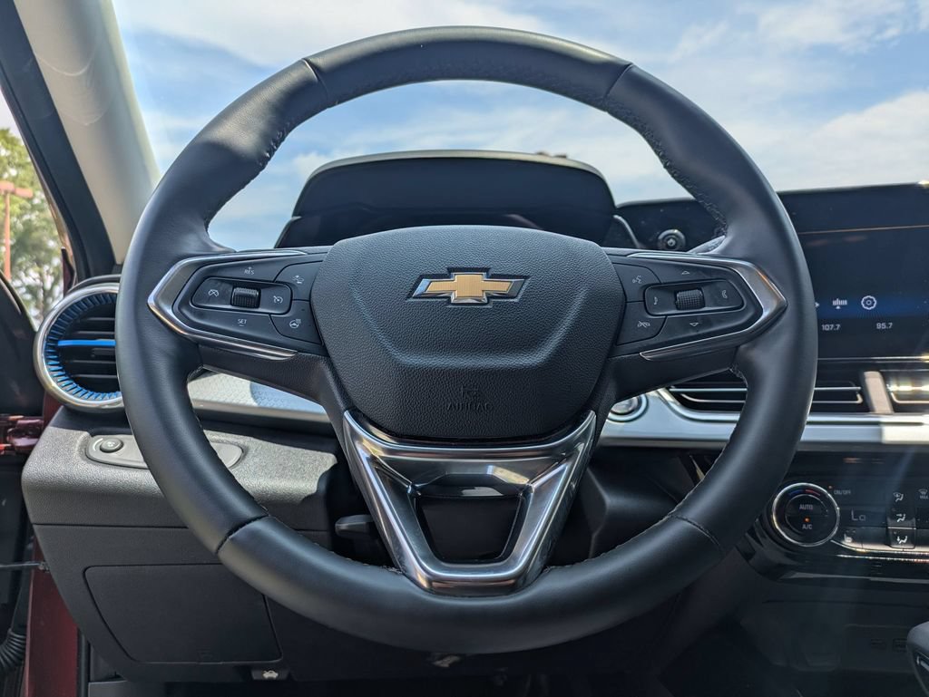 Used 2025 Chevrolet Trax LT w/ LT Convenience Package FWD image 21