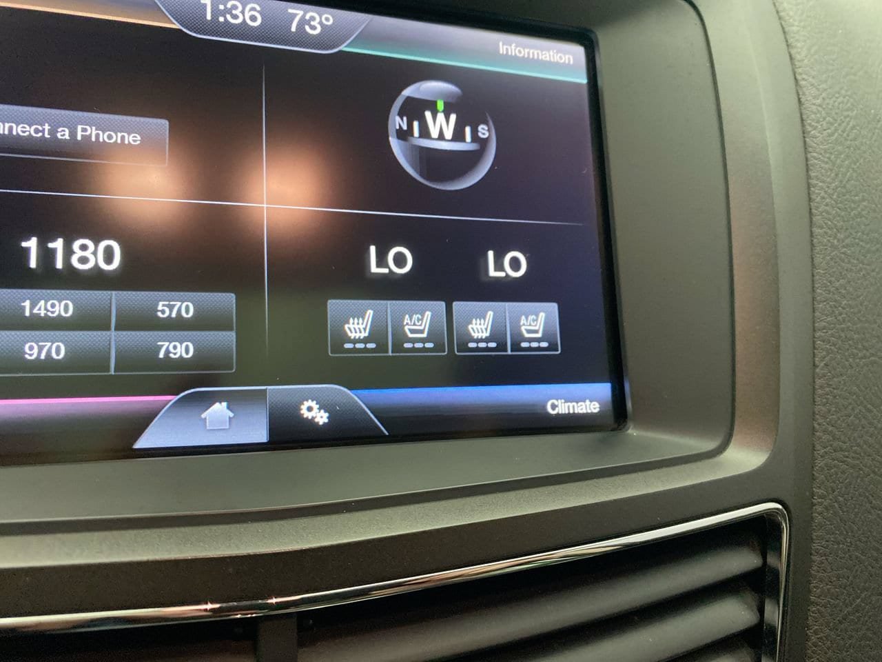 Used 2015 Lincoln MKT AWD image 19