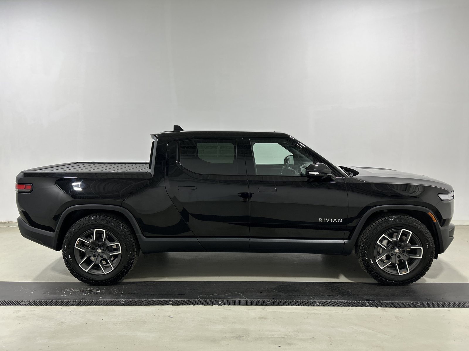 Used 2025 Rivian R1T Adventure AWD/4WD image 6