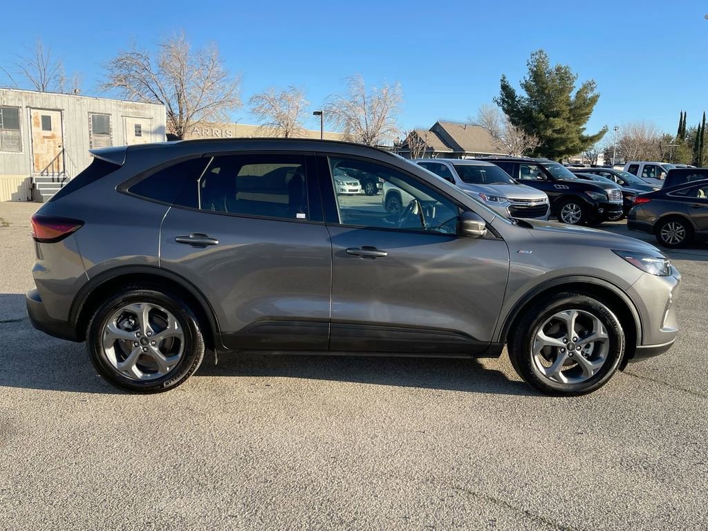 Used 2025 Ford Escape ST-Line w/ Equipment Group 301A image 9