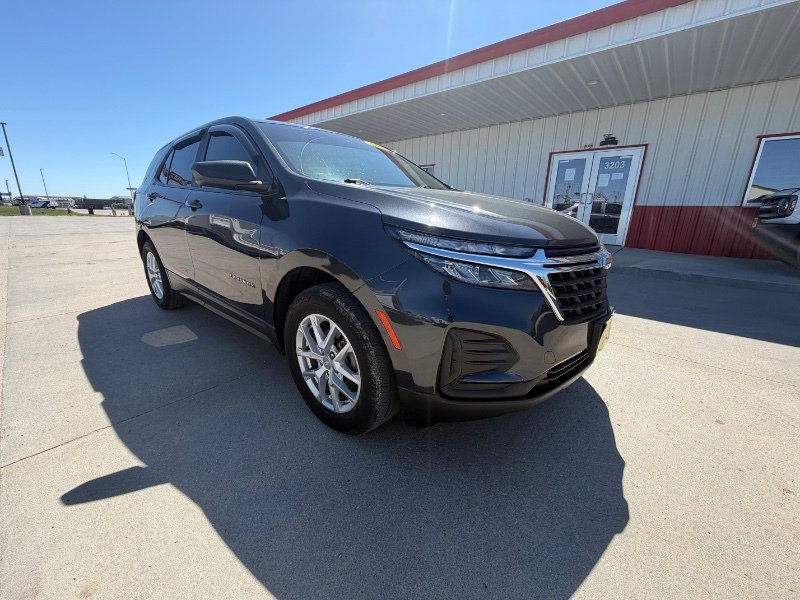 Used 2022 Chevrolet Equinox LS AWD/4WD image 2