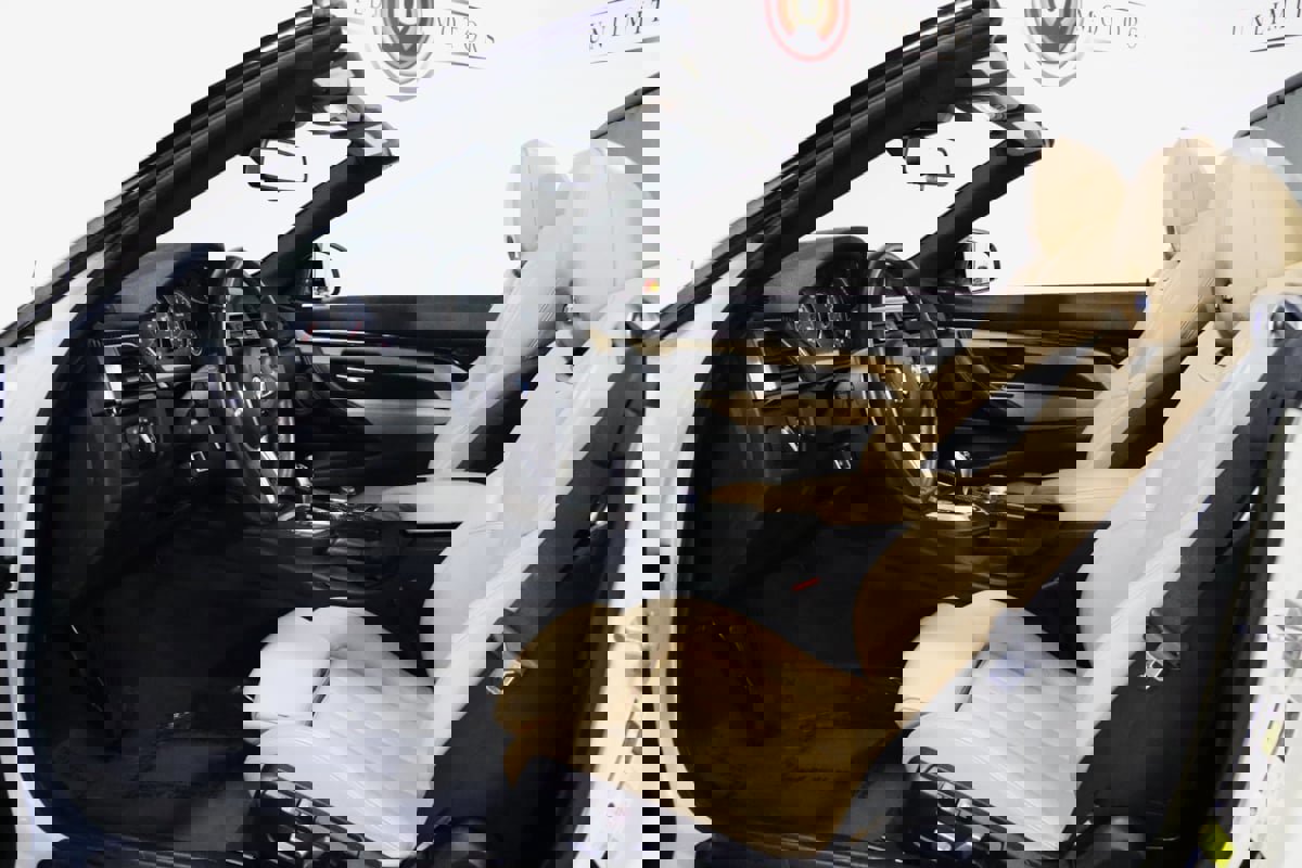 Used 2018 BMW M4 Convertible image 41