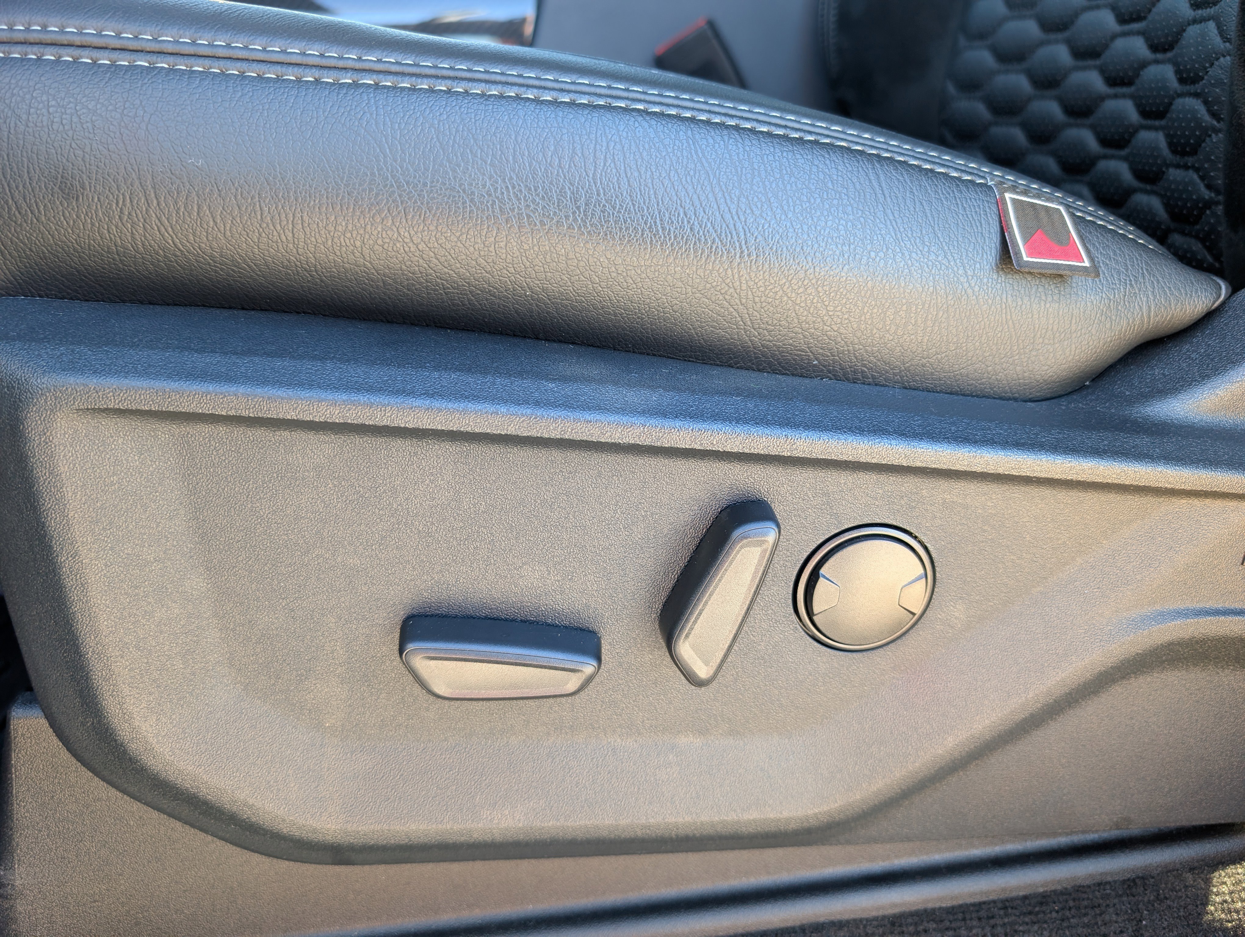 New 2026 Ford F250 Lariat w/ Black Appearance Package image 25