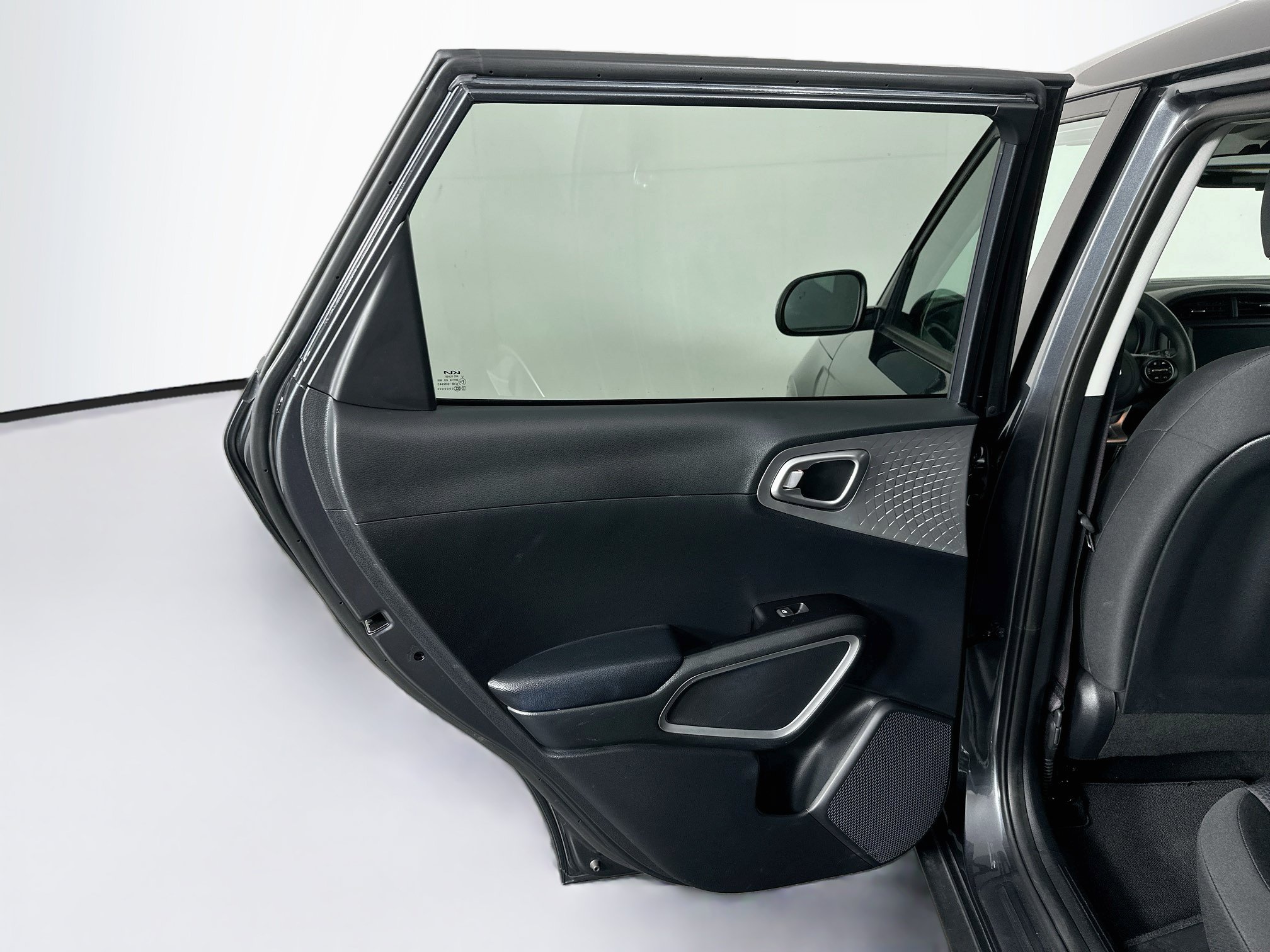 Used 2025 Kia Soul LX w/ LX Technology Package FWD image 25