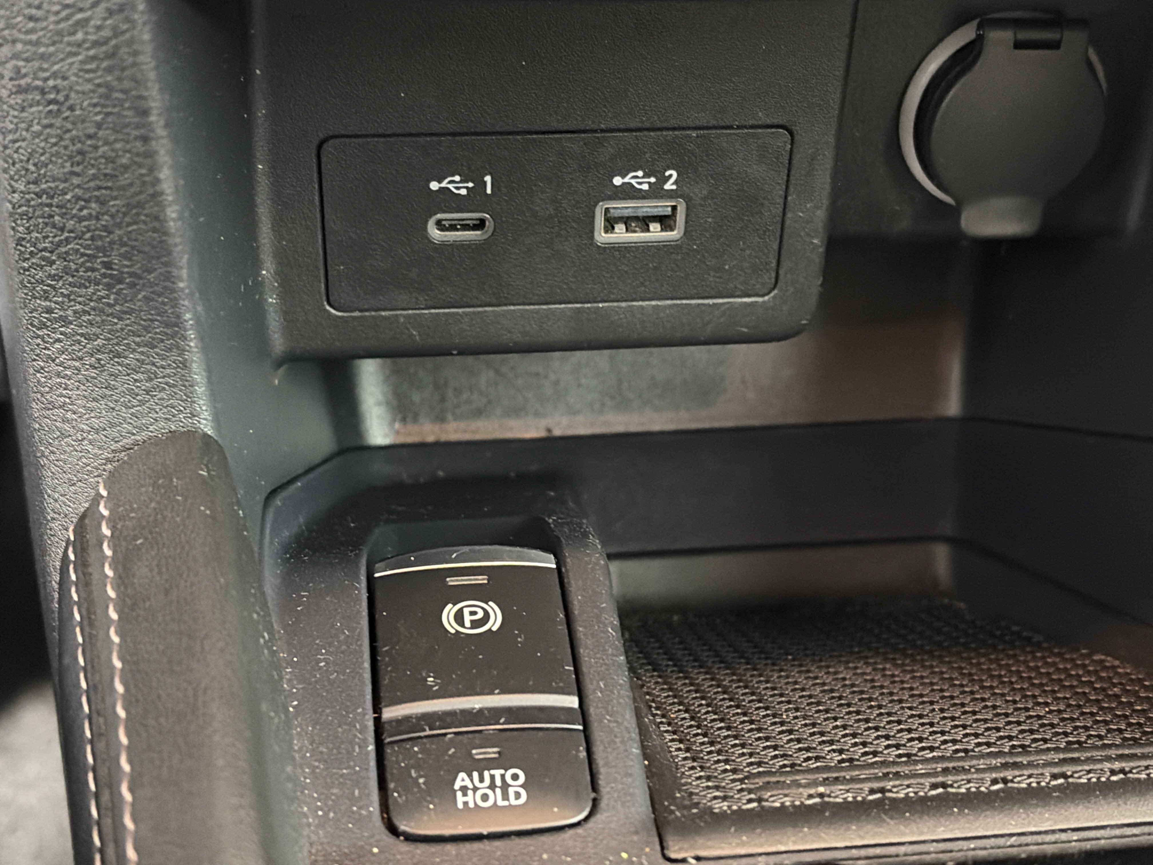 Used 2024 Nissan Kicks SR image 21