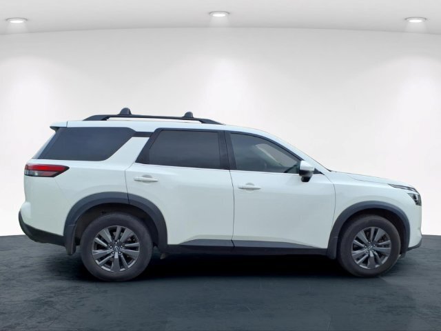 Used 2022 Nissan Pathfinder SV AWD/4WD image 16