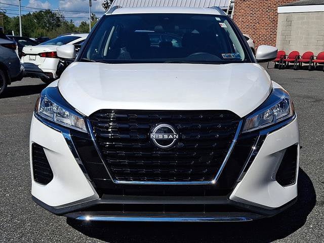 Certified 2023 Nissan Kicks SV FWD image 2