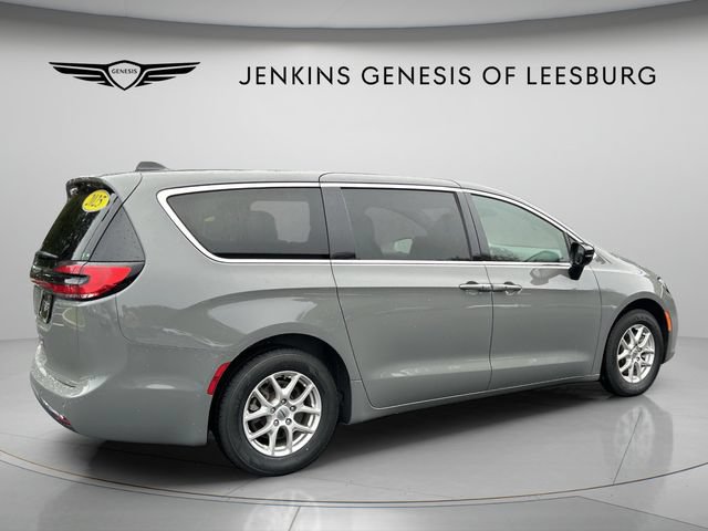 Used 2025 Chrysler Pacifica Select FWD image 5