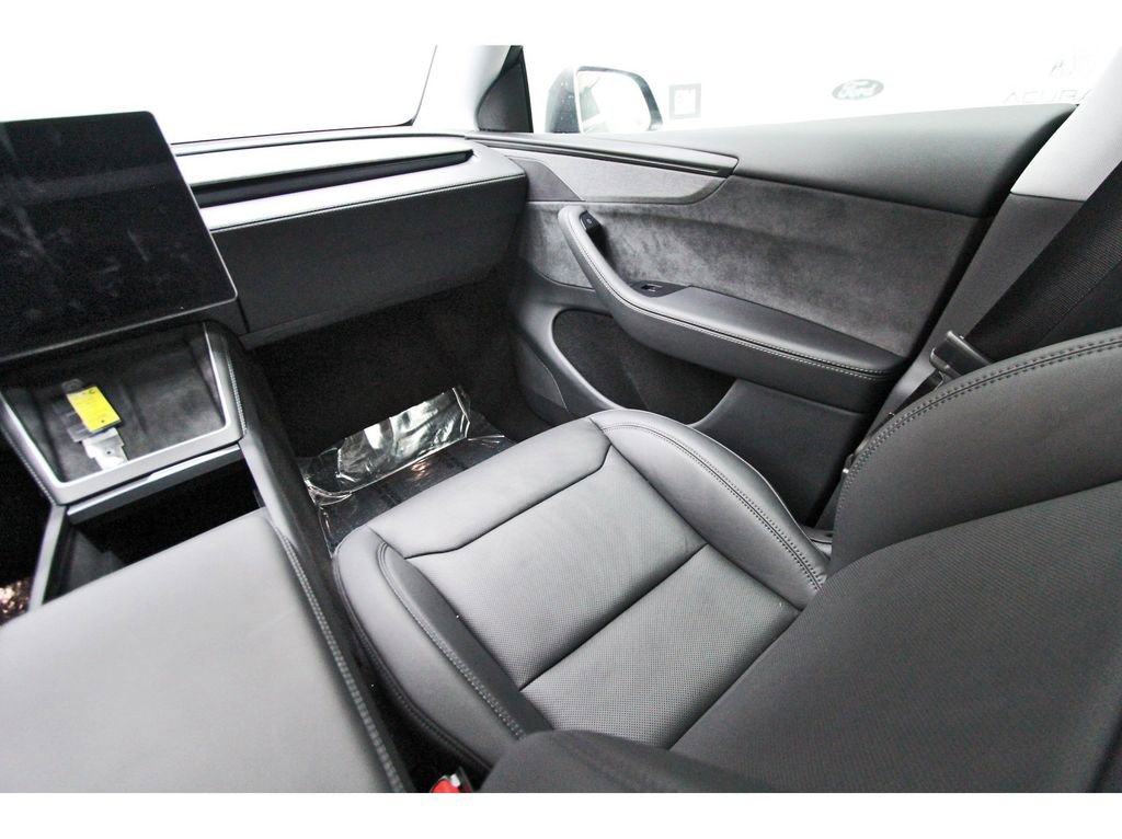 Used 2026 Tesla Model Y AWD image 8