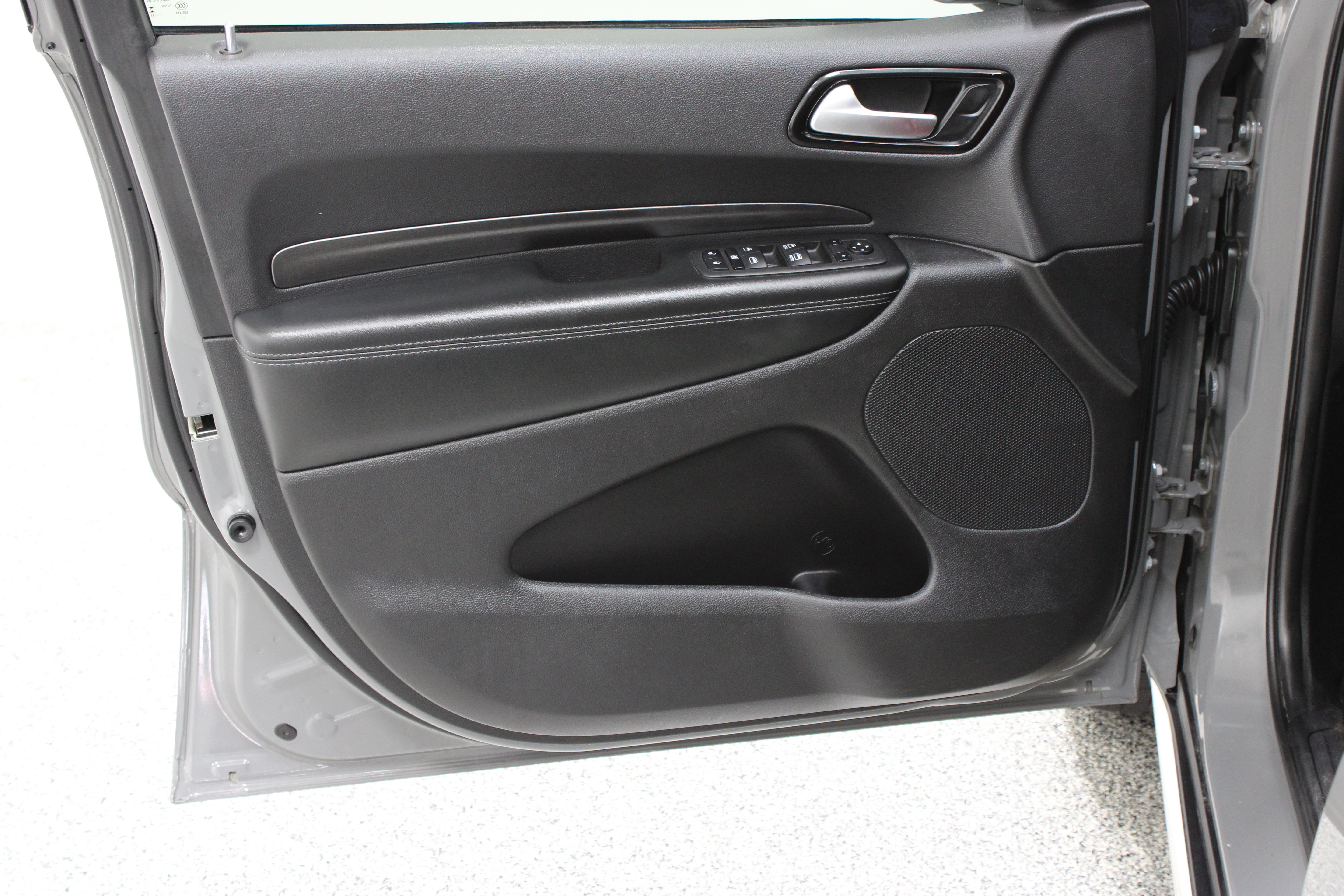Used 2023 Dodge Durango SXT Launch Edition RWD image 12
