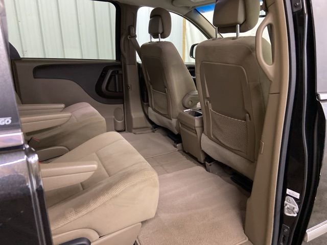 Used 2014 Chrysler Town & Country Touring FWD image 20