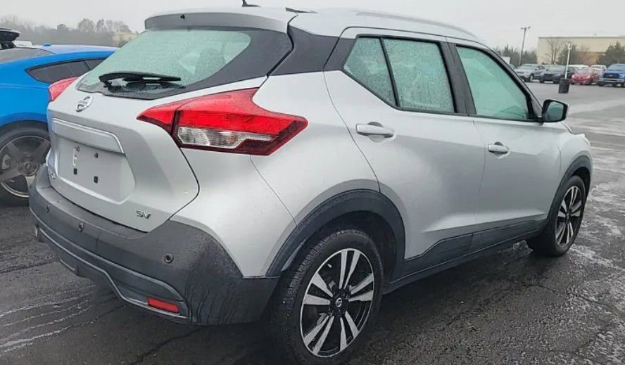 Used 2020 Nissan Kicks SV image 3