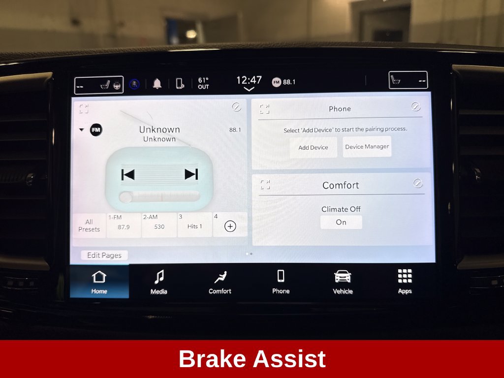 Used 2023 Chrysler Pacifica Touring-L FWD image 11
