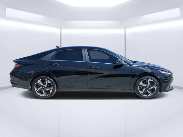 Used 2022 Hyundai Elantra Limited FWD image 2