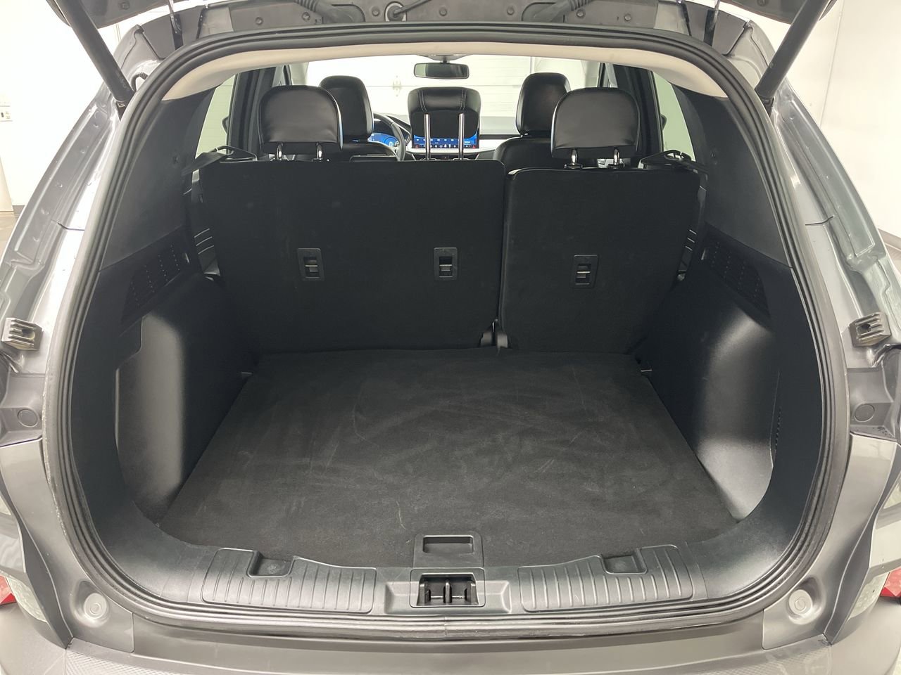 Used 2025 Ford Escape Platinum AWD/4WD image 29
