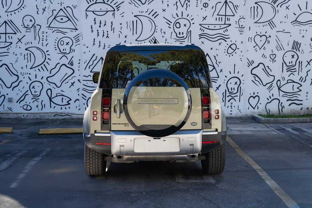 Used 2023 Land Rover Defender 110 SE image 6