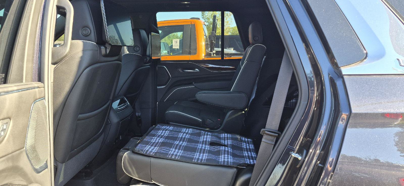 Certified 2024 Cadillac Escalade Premium Luxury AWD/4WD image 7
