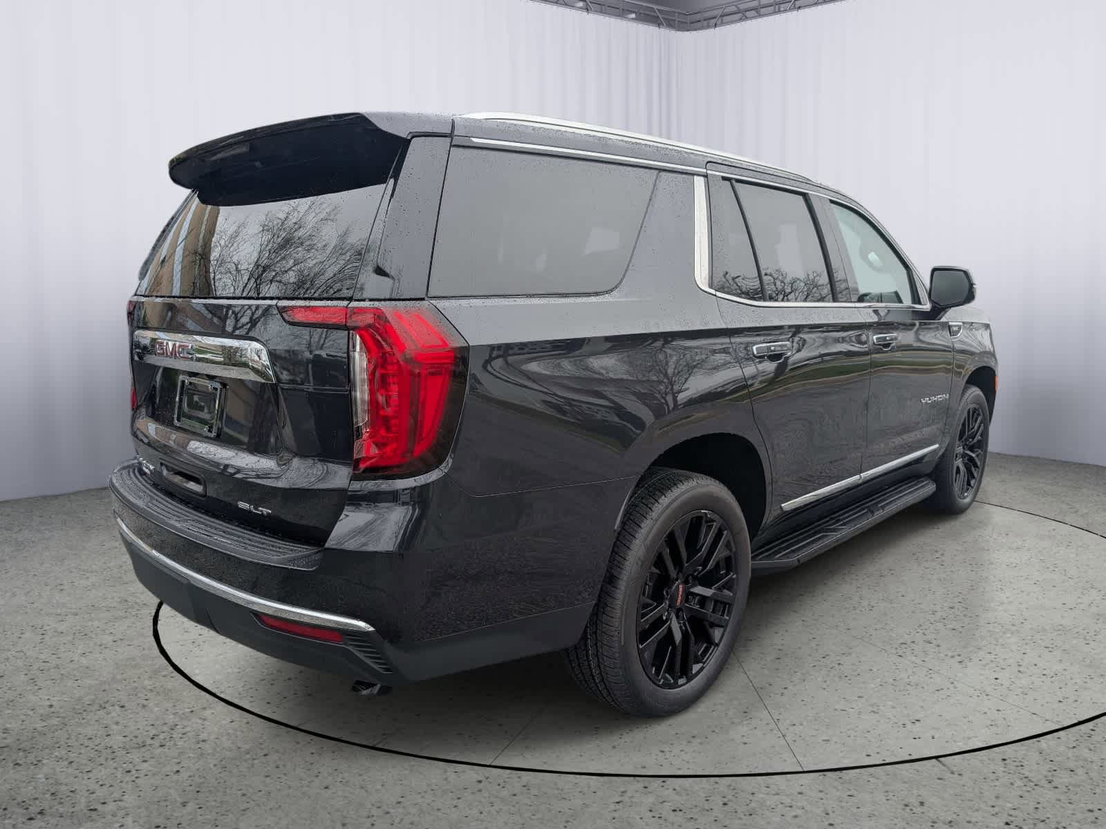 Certified 2023 GMC Yukon SLT w/ SLT Premium Package image 3