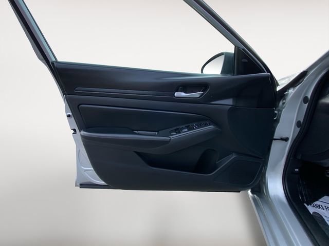 Used 2024 Nissan Altima 2.5 SV image 16