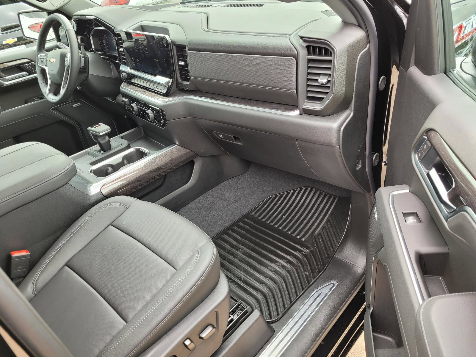 New 2026 Chevrolet Silverado 1500 LTZ w/ Z71 Off-Road Package AWD/4WD image 6