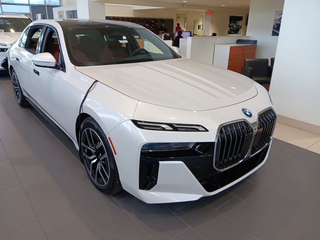 New 2026 BMW 750e xDrive image 19