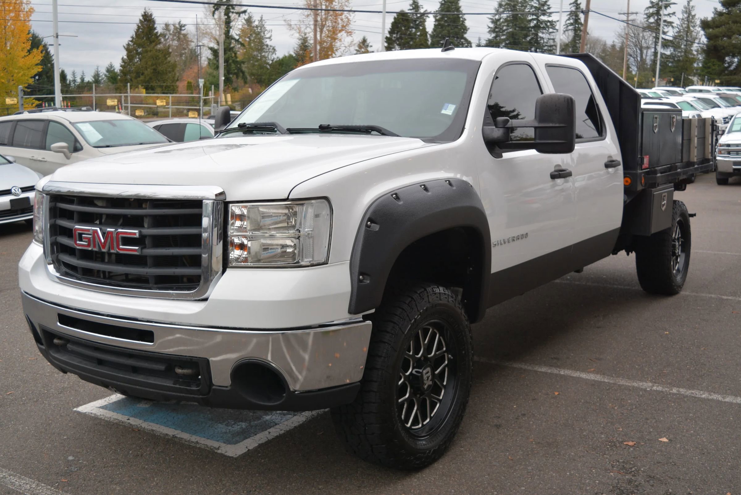 Used 2010 GMC Sierra 3500 SLE image 3